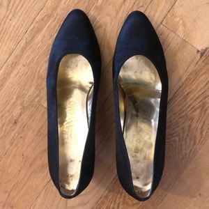 Vintage Ferragamo kitten heels